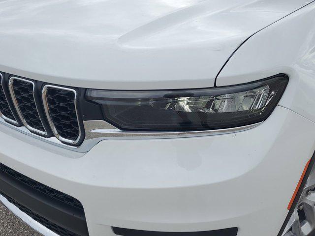 Photo of 2025 Bright White Clearcoat Jeep Grand Cherokee L