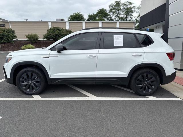 Photo of 2022 Pure White Volkswagen Taos
