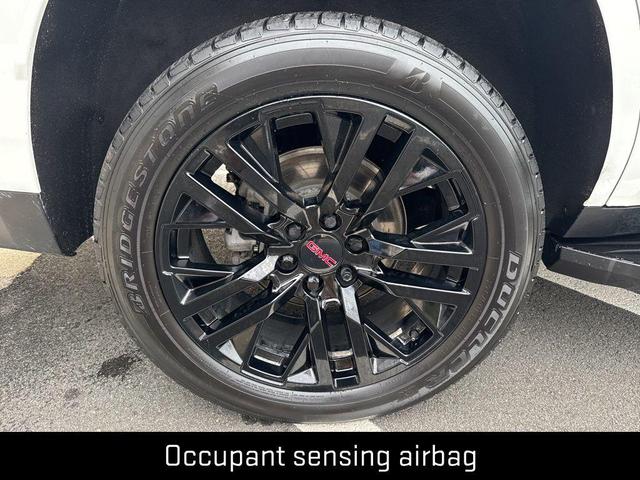 Photo of 2023 Summit White GMC Yukon