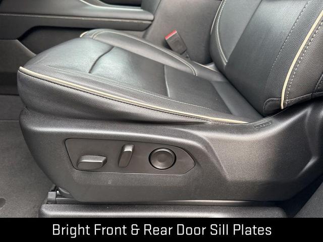 Photo of 2023 Summit White GMC Yukon