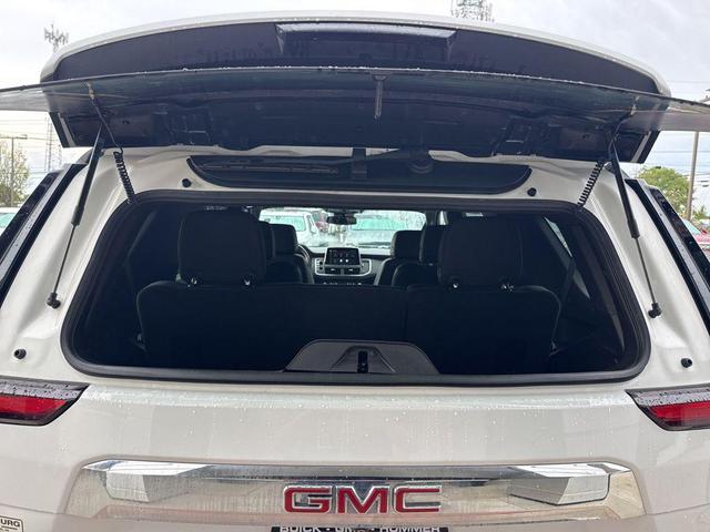 Photo of 2023 Summit White GMC Yukon