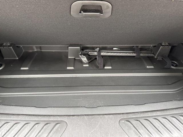 Photo of 2023 Summit White GMC Yukon