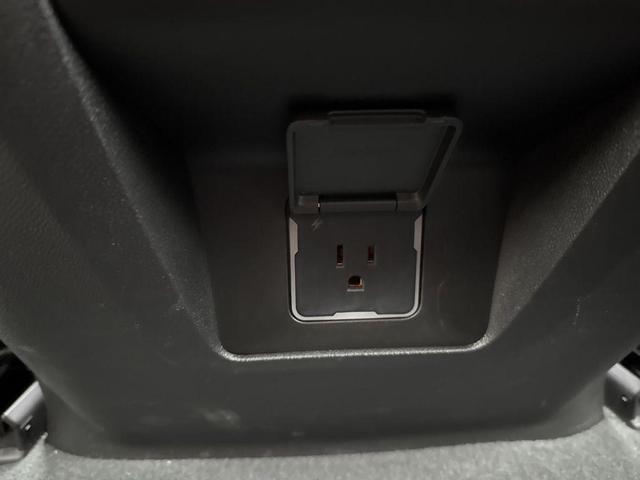Photo of 2023 Summit White GMC Yukon