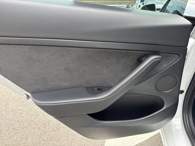 Photo of 2021 Pearl White Multi-Coat Tesla Model 3