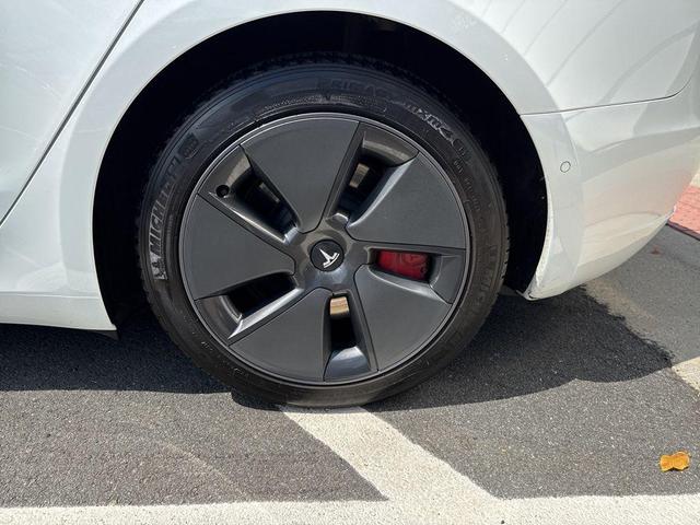 Photo of 2021 Pearl White Multi-Coat Tesla Model 3