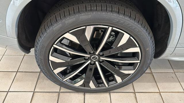 Photo of 2026 Vapour Grey Metallic Volvo XC90