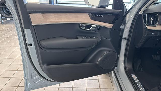 Photo of 2026 Vapour Grey Metallic Volvo XC90
