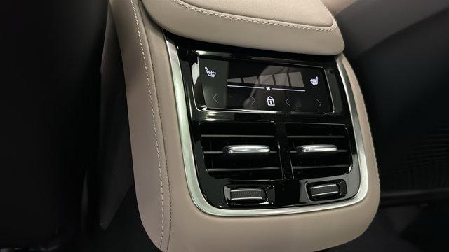 Photo of 2025 Crystal White Metallic Volvo XC90
