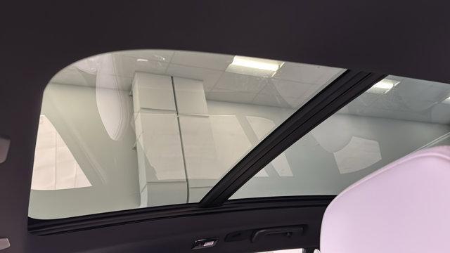 Photo of 2025 Crystal White Metallic Volvo XC90