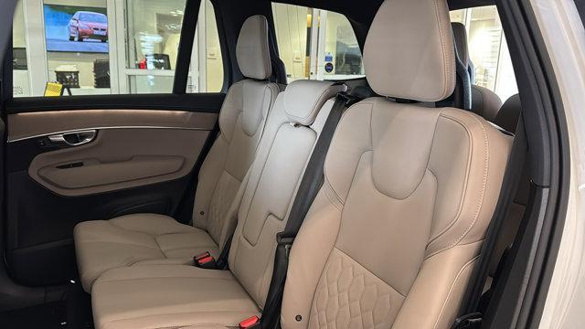 Photo of 2025 Crystal White Metallic Volvo XC90