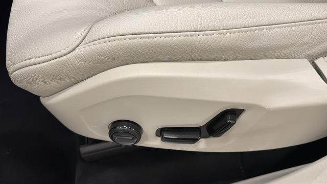 Photo of 2025 Crystal White Metallic Volvo XC90