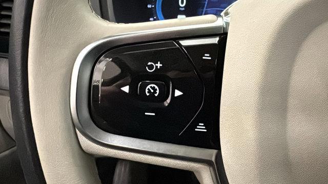 Photo of 2025 Crystal White Metallic Volvo XC90
