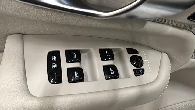 Photo of 2025 Crystal White Metallic Volvo XC90