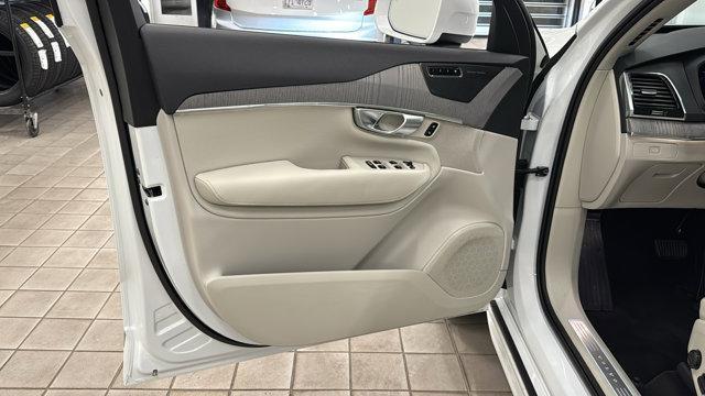 Photo of 2025 Crystal White Metallic Volvo XC90
