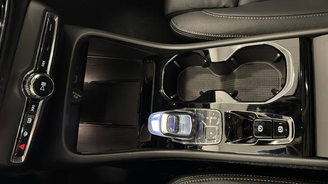 Photo of 2026 Denim Blue Volvo XC40