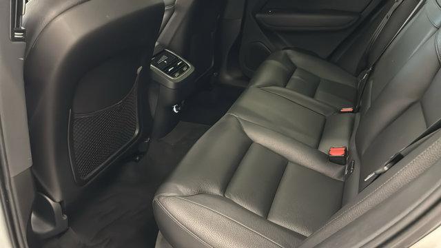 Photo of 2018 Crystal White Metallic Volvo XC60