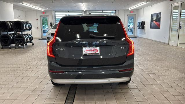 Photo of 2022 Onyx Black Metallic Volvo XC90