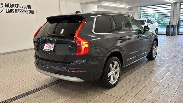 Photo of 2022 Onyx Black Metallic Volvo XC90