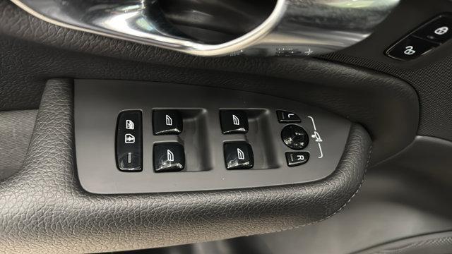 Photo of 2022 Onyx Black Metallic Volvo XC90