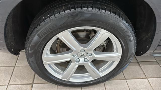 Photo of 2022 Onyx Black Metallic Volvo XC90