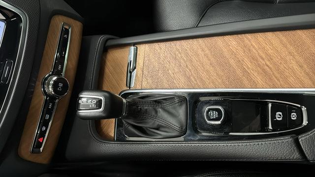Photo of 2022 Onyx Black Metallic Volvo XC90