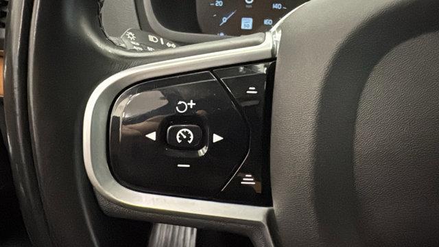 Photo of 2022 Onyx Black Metallic Volvo XC90