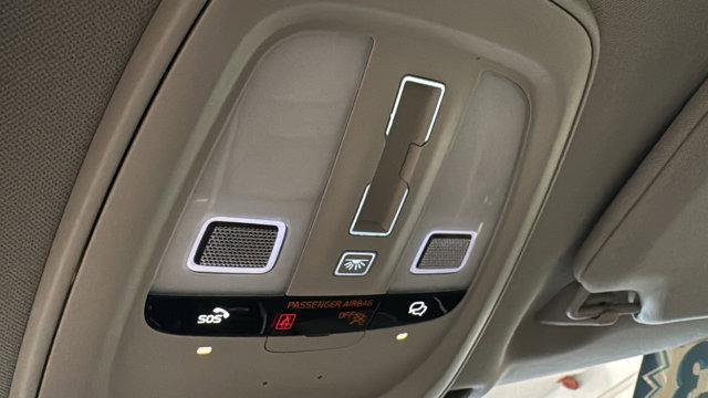 Photo of 2023 Crystal White Metallic Volvo XC90