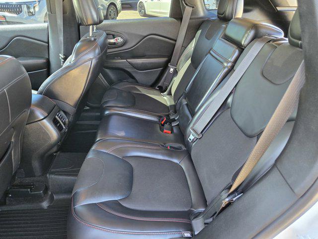 Photo of 2017 Bright White Clearcoat Jeep Cherokee