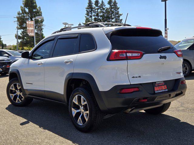Photo of 2017 Bright White Clearcoat Jeep Cherokee