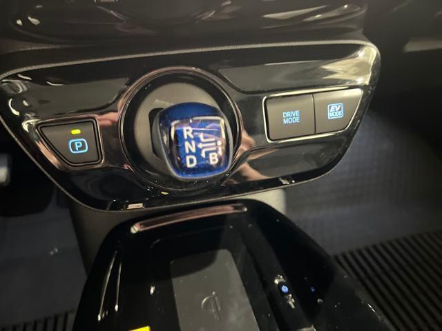 Photo of 2022 Classic Silver Metallic Toyota Prius