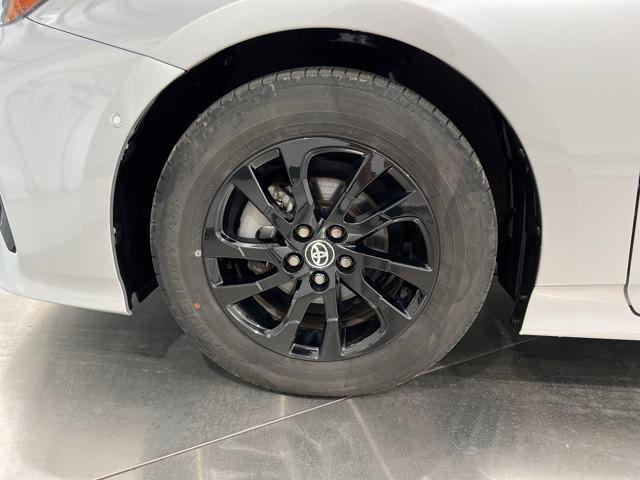 Photo of 2022 Classic Silver Metallic Toyota Prius