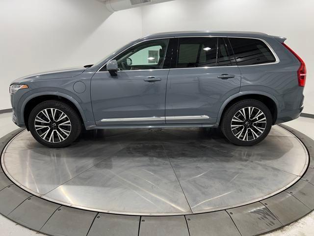 Photo of 2023 Thunder Grey Metallic Volvo XC90 Recharge Plug-In Hybrid