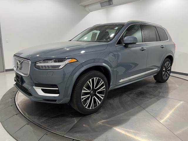 Photo of 2023 Thunder Grey Metallic Volvo XC90 Recharge Plug-In Hybrid
