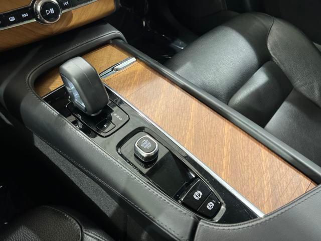 Photo of 2023 Thunder Grey Metallic Volvo XC90 Recharge Plug-In Hybrid