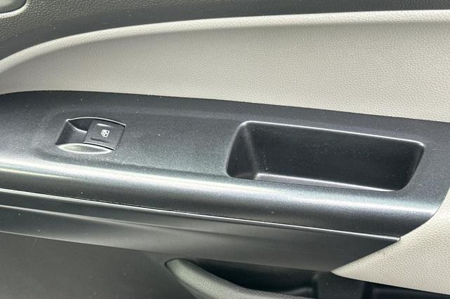 Photo of 2016 Summit White Chevrolet Colorado