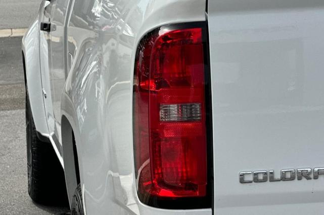 Photo of 2016 Summit White Chevrolet Colorado