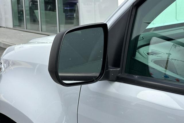 Photo of 2016 Summit White Chevrolet Colorado
