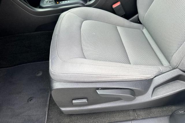 Photo of 2016 Summit White Chevrolet Colorado