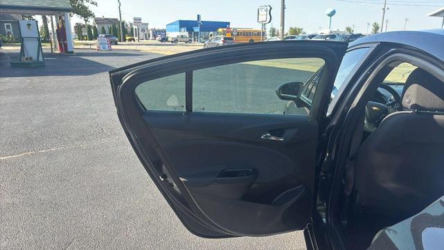 Photo of 2018 Mosaic Black Metallic Chevrolet Cruze