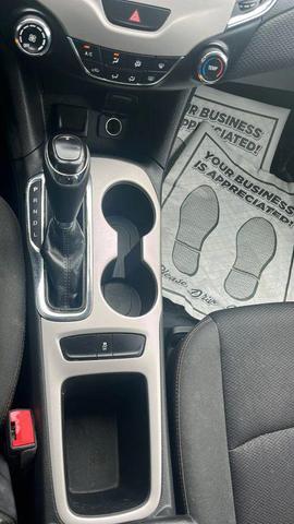 Photo of 2016 Silver Ice Metallic Chevrolet Cruze