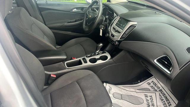 Photo of 2016 Silver Ice Metallic Chevrolet Cruze