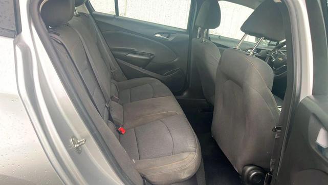 Photo of 2016 Silver Ice Metallic Chevrolet Cruze