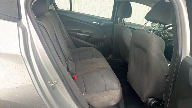 Photo of 2016 Silver Ice Metallic Chevrolet Cruze