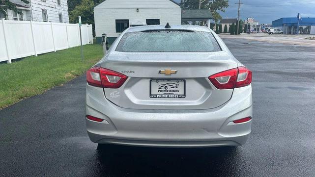 Photo of 2016 Silver Ice Metallic Chevrolet Cruze