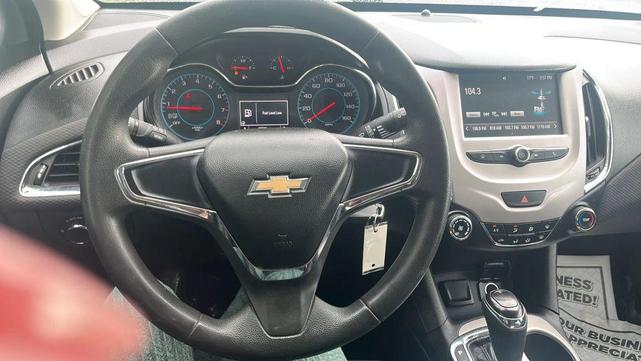 Photo of 2016 Silver Ice Metallic Chevrolet Cruze