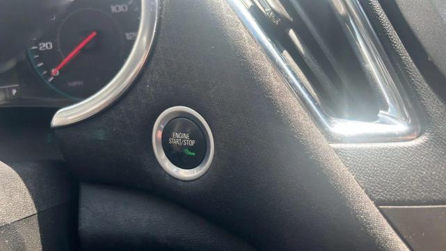 Photo of 2018 Silver Ice Metallic Chevrolet Malibu