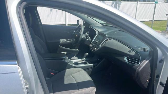 Photo of 2018 Silver Ice Metallic Chevrolet Malibu