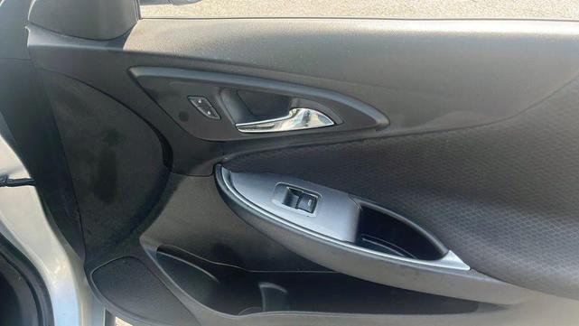 Photo of 2018 Silver Ice Metallic Chevrolet Malibu