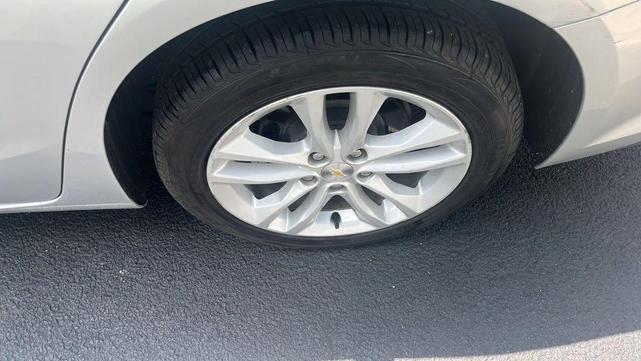 Photo of 2018 Silver Ice Metallic Chevrolet Malibu