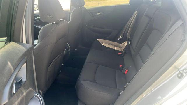 Photo of 2018 Silver Ice Metallic Chevrolet Malibu